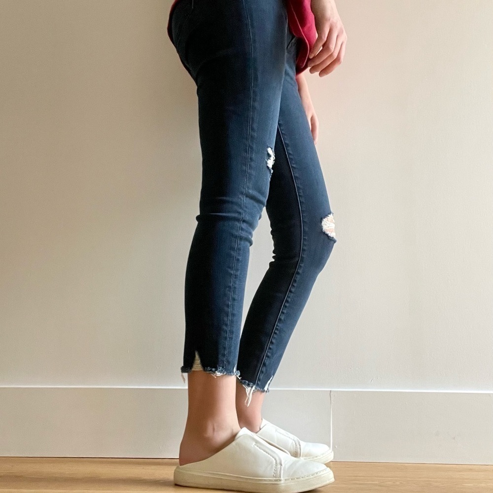 NWT J BRAND RIPPED  MID RISE CROP SKINNY EGO DESTRUCT - 26